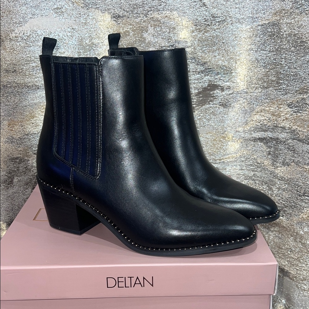 Deltan Pippa Leather Elegant Black Ankle Booties